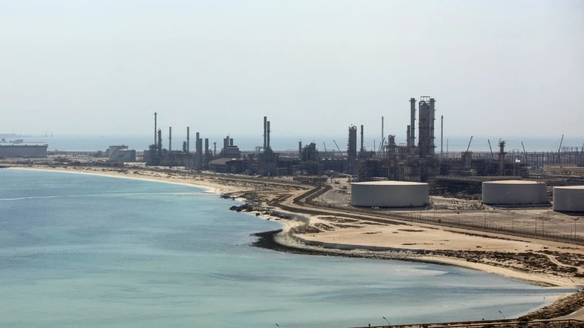 النفط ينخفض وسط توقعات باستئناف المحادثات بين أمريكا وإيران