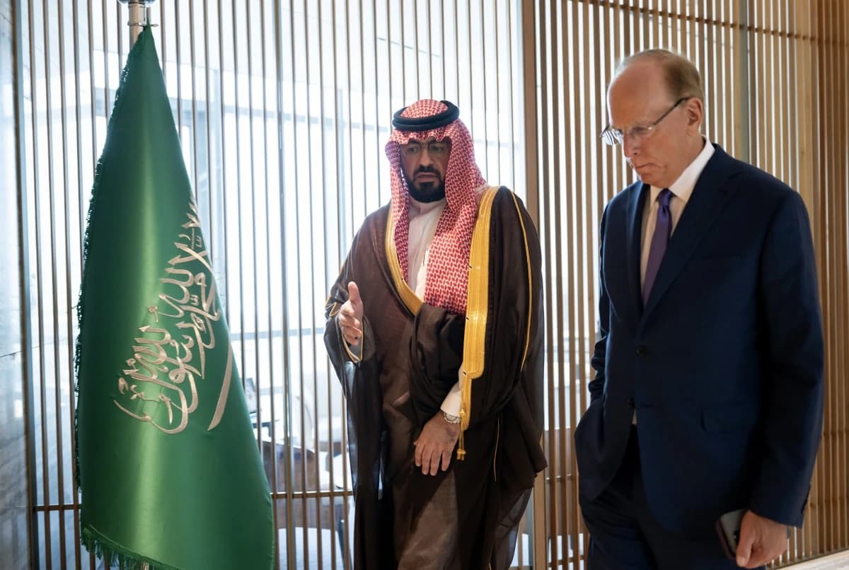 السعودية تبحث مع رئيس "بلاك روك" الفرص الاستثمارية في المملكة