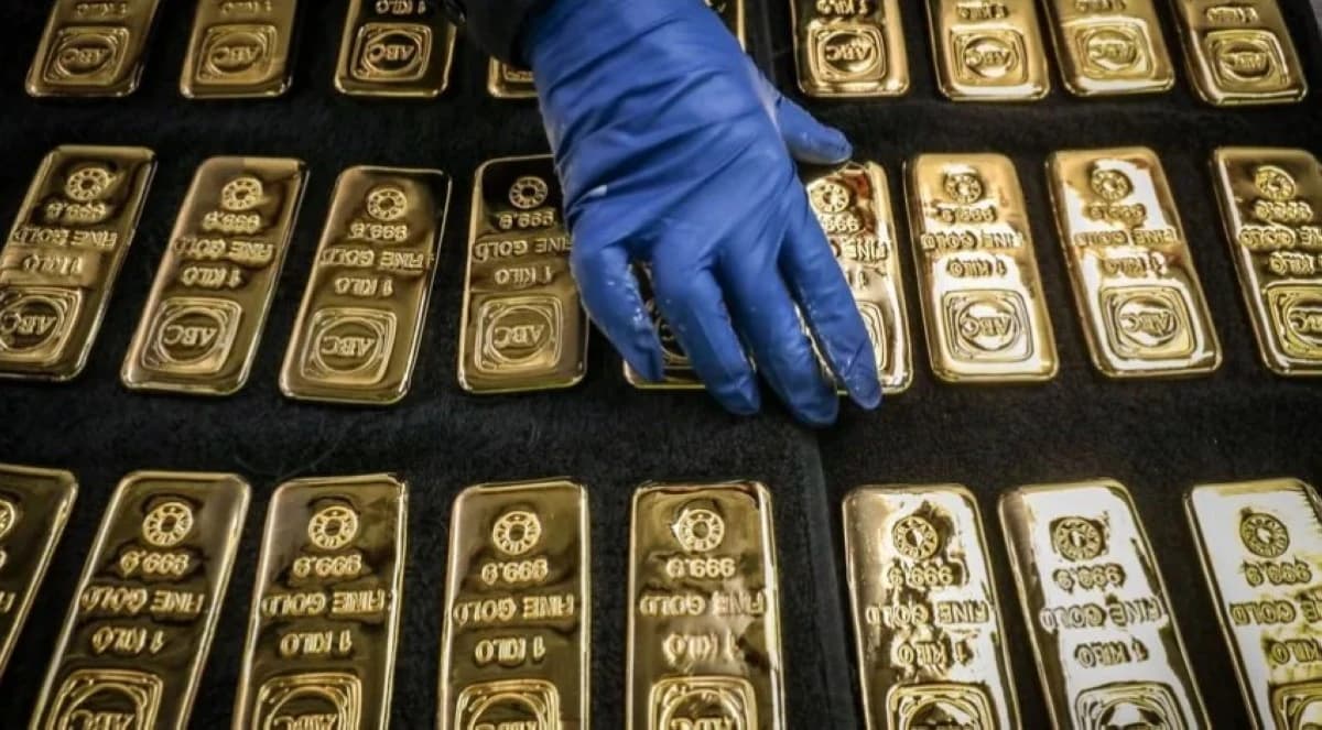 الذهب يستقر بانتظار محادثات إيران وسياسة رئيس الفيدرالي المرتقب