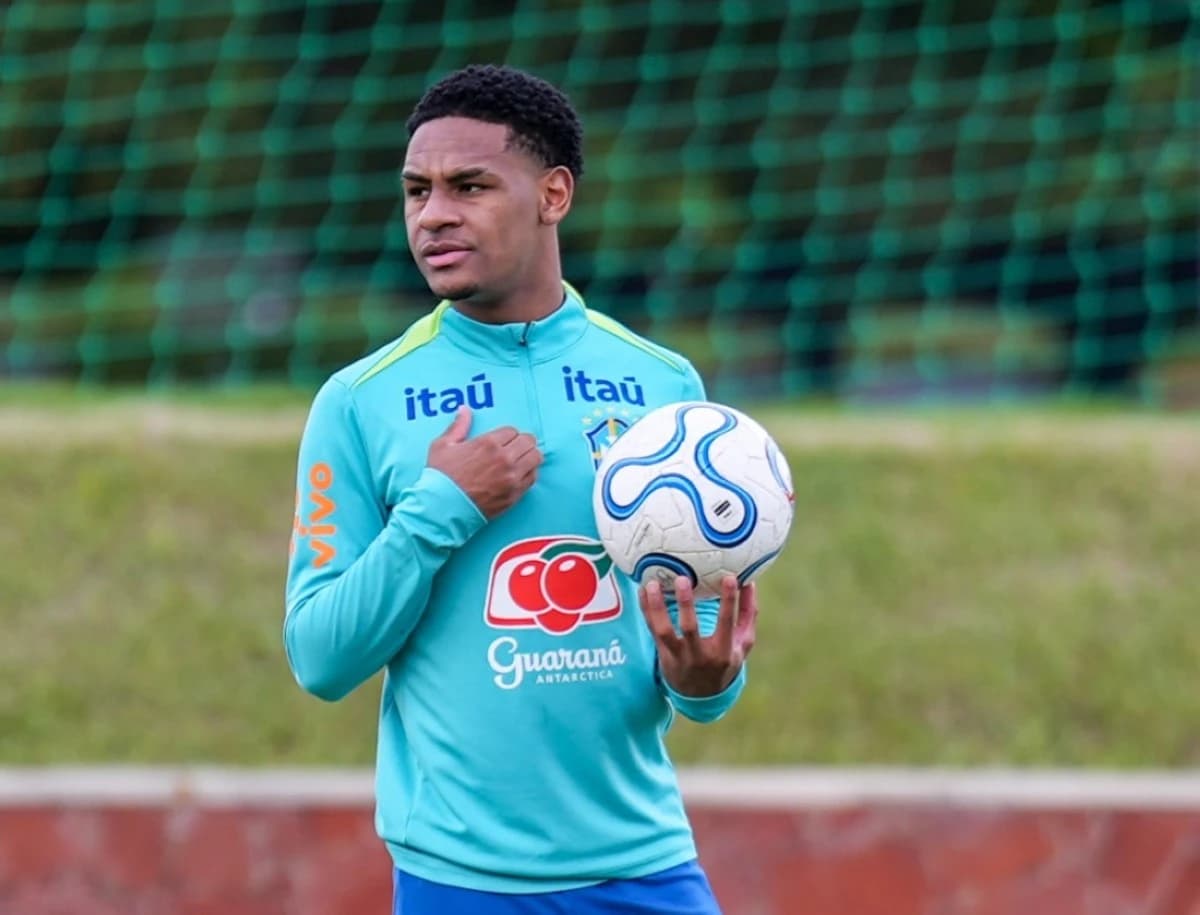 مانشستر يونايتد في سباق التعاقد مع موهبة كروية بـ 40 مليون يورو