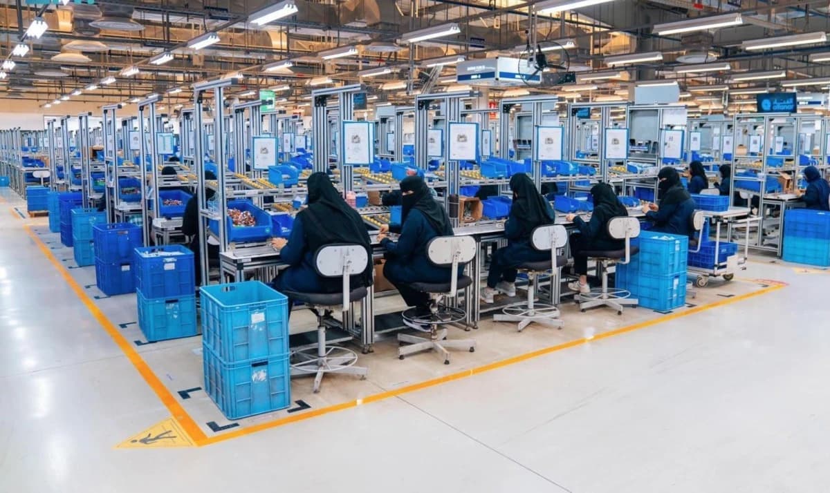 سعوديات على خط الإنتاج في ذكرى اليوم العالمي للمرأة بالصناعة