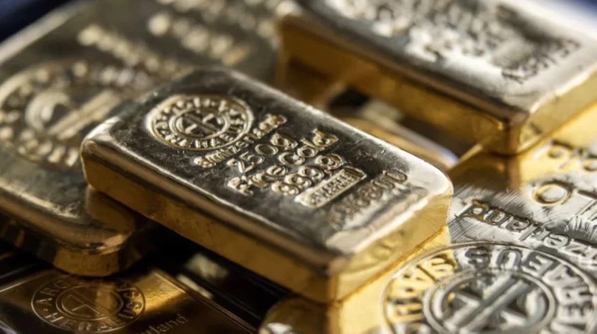 الذهب يعاود الارتفاع مع تراجع الدولار وتمديد هدنة إيران