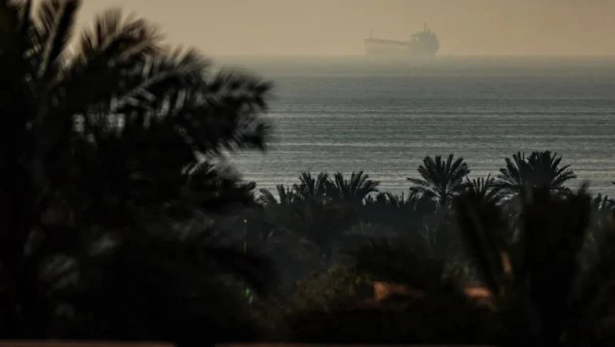 رسوم إيران على سفن هرمز تهدد حرية التجارة العالمية