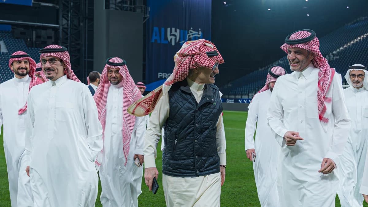 الحكير وبرلسكوني وجليزر .. لماذا يشتري الأثرياء أندية كرة القدم؟