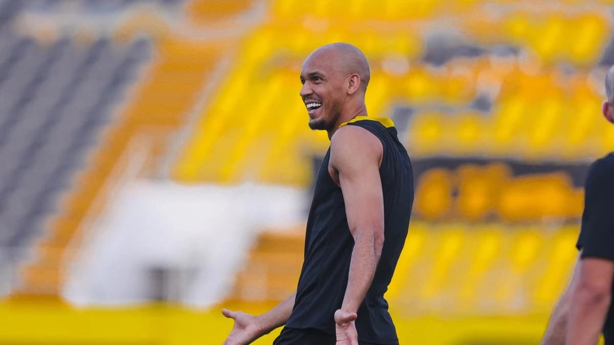 98 لاعبا في "روشن" قيمتهم 466.5 مليون ريال دون عقود بعد 24 يوما