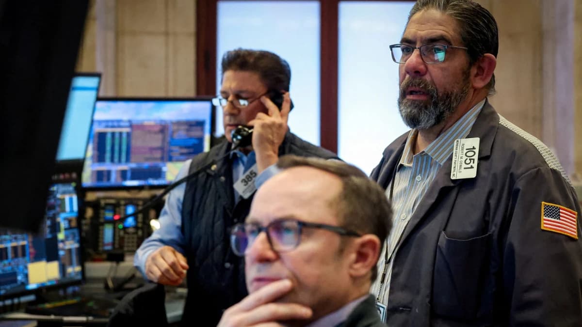 "وول ستريت" تتراجع تحت ضغط مخاوف الذكاء الاصطناعي