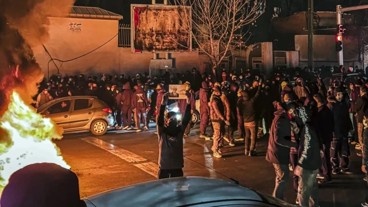 اقتصاد إيران يئن تحت قيود الإنترنت .. وشركات مهددة بالإغلاق