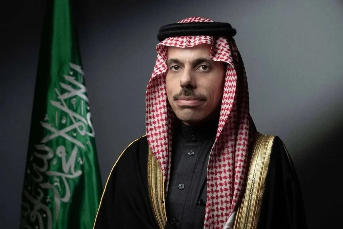وزير الخارجية السعودي يتلقى اتصالا من وزير الخارجية الإيراني