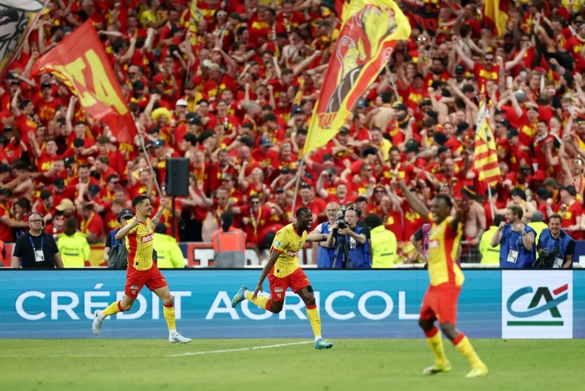 سعود عبدالحميد يتوج مع لانس بكاس فرنسا والجائزة تتجاوز 4.2 مليون يورو