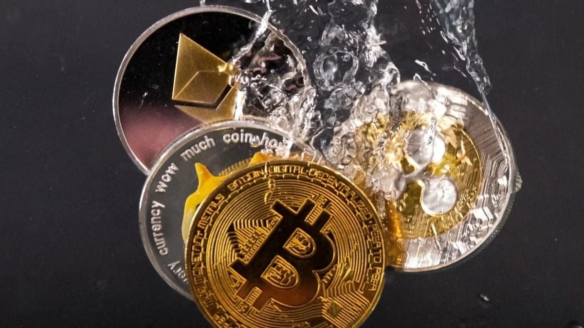 شركات بيتكوين تخسر 62 مليار دولار مع استمرار هبوط العملات المشفرة
