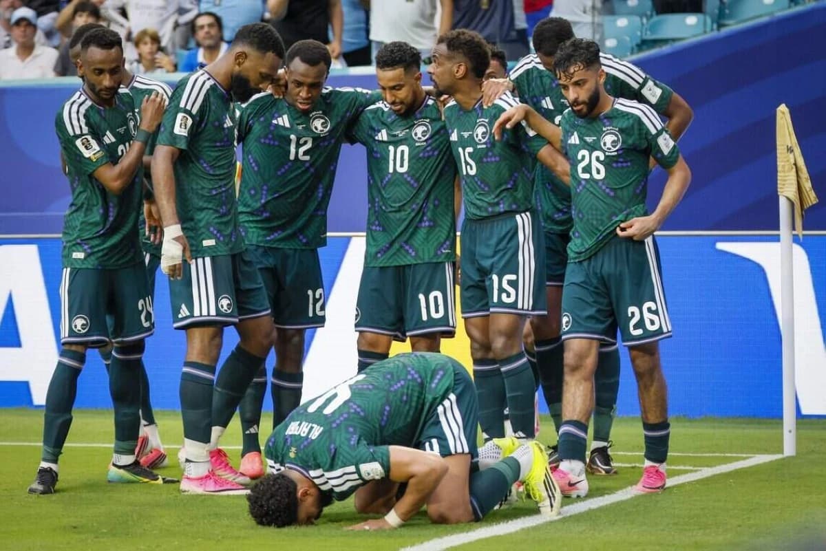 حرب "الحذاء الوردي" تشعل كأس العالم 2026 تسويقيا