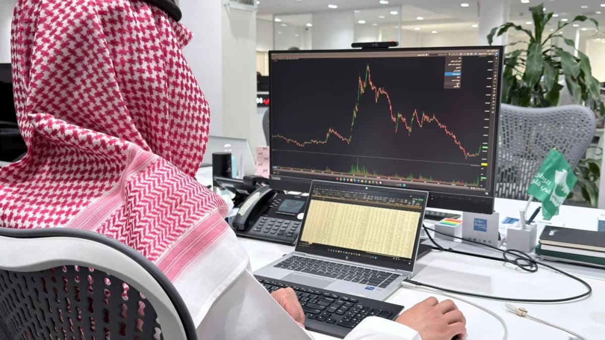 "تاسي" يتراجع بأدنى سيولة في 6 أشهر والمكررات المنخفضة أفضل أداء
