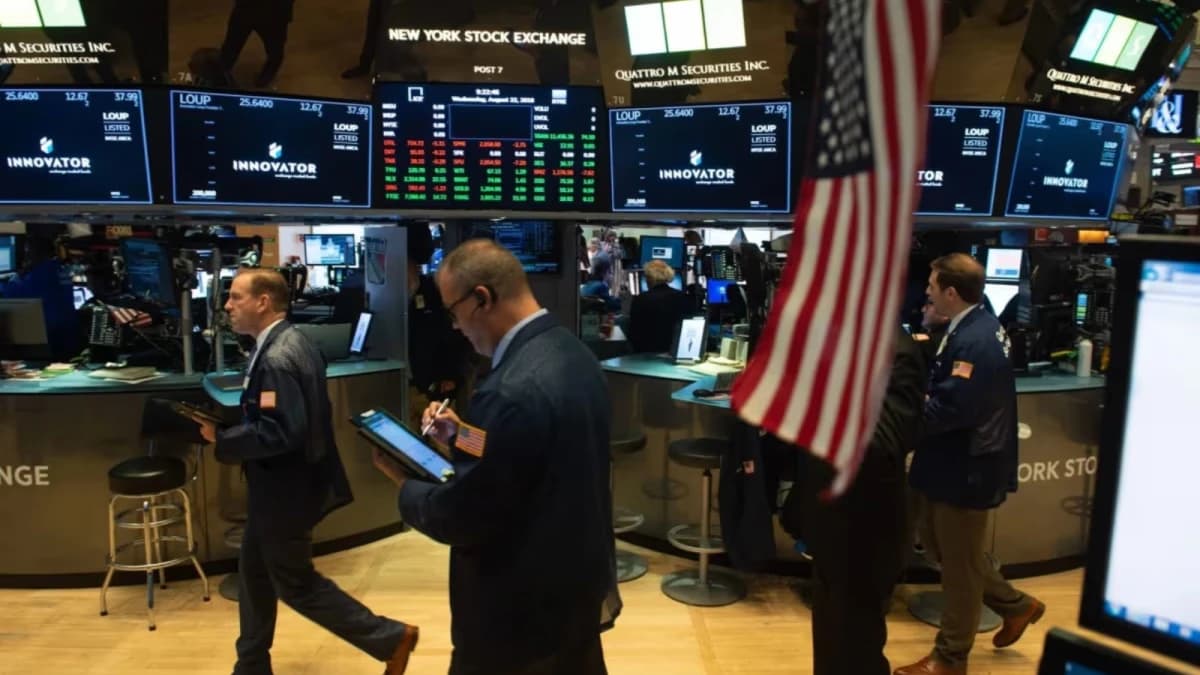 تباين أداء وول ستريت بضغط التكنولوجيا والنفط يهبط 3% بعد فتح هرمز