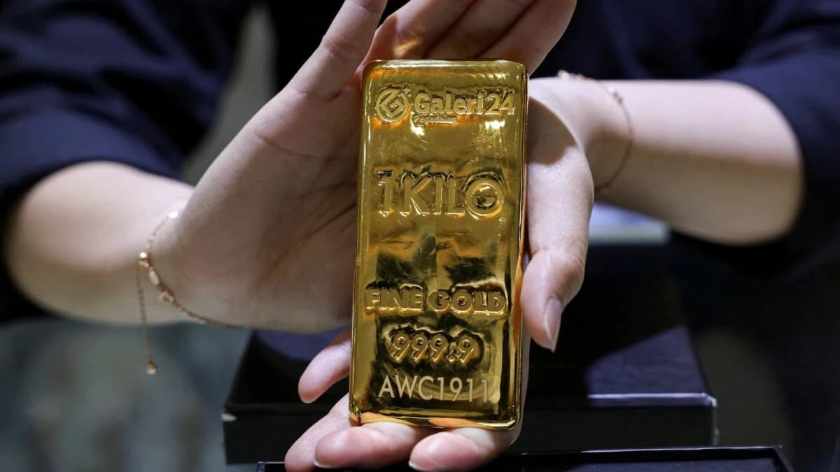 الذهب يتراجع بضغط تألق الدولار وتوقعات رفع الفائدة