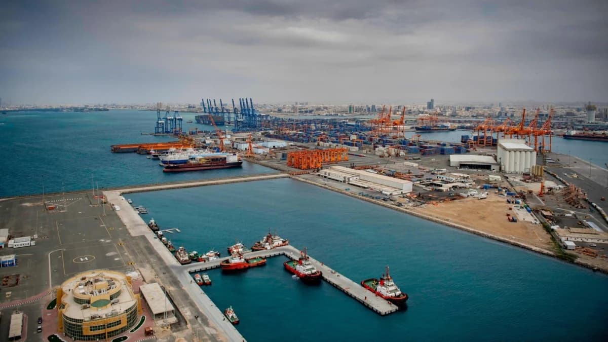 تراجع الواردات يضاعف فائض الميزان التجاري السعودي في أبريل