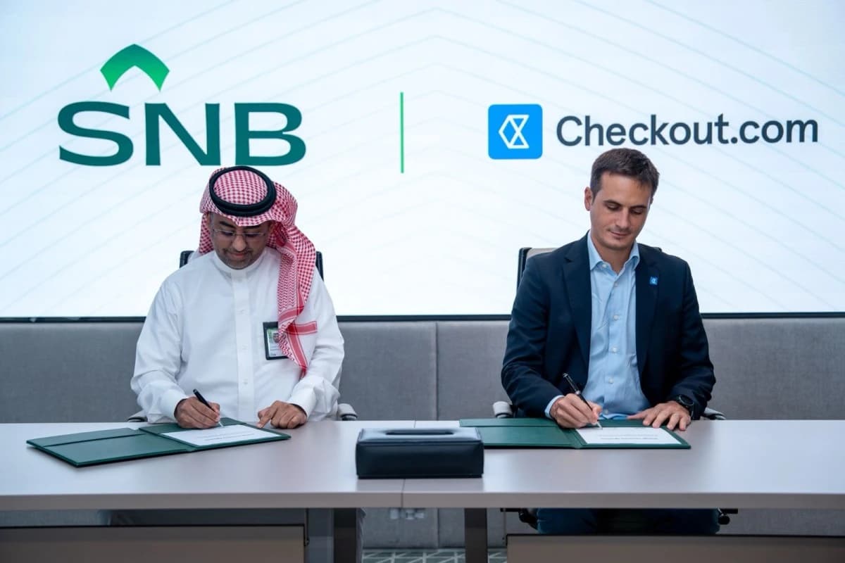 شراكة بين "الأهلي السعودي" و«Checkout» في المدفوعات الرقمية والتجارة الإلكترونية