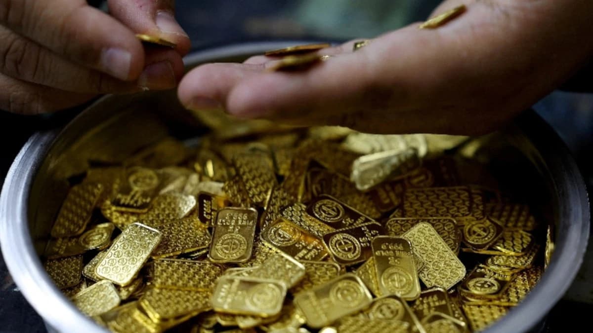الذهب يواجه أكبر انخفاض شهري منذ 2008 بضغط توقعات رفع الفائدة