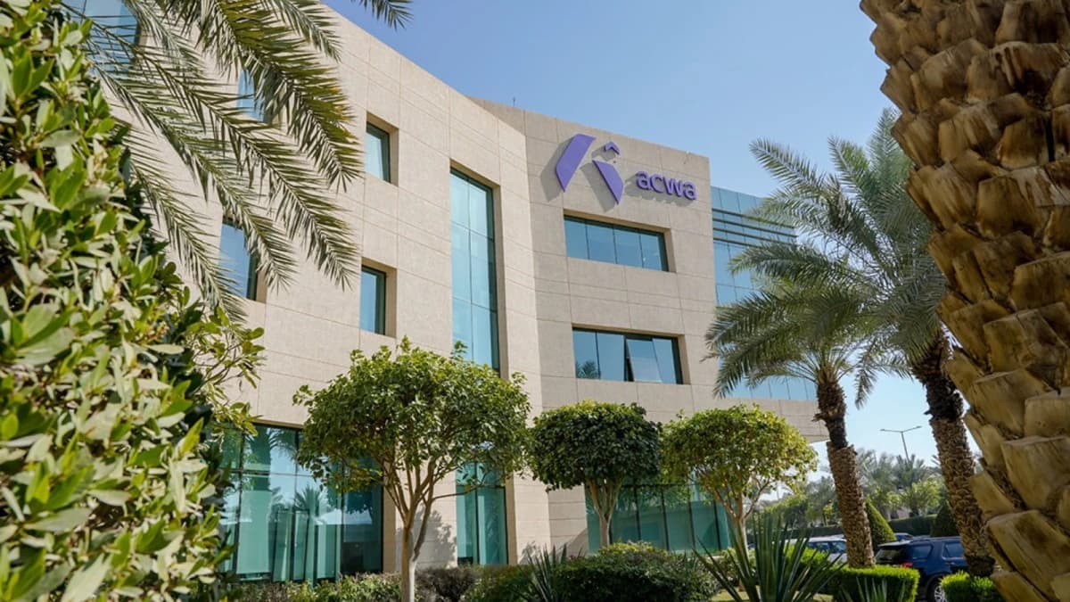 "أكوا" توقع اتفاقية بـ700 مليون دولار لتحويل الغاز إلى كهرباء في موريتانيا