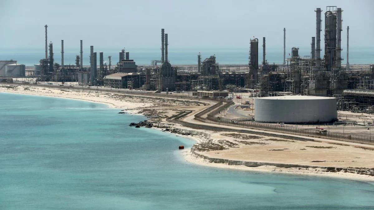 "سيتي": سعر النفط قد يهبط إلى 60 دولاراً مع انحسار صدمة مضيق هرمز