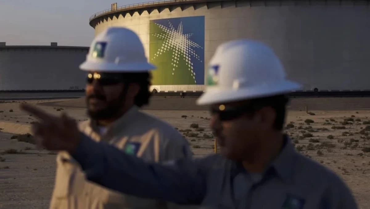 بلومبرغ: السعودية تخفض سعر خامها لآسيا بأكبر وتيرة منذ 26 عاما