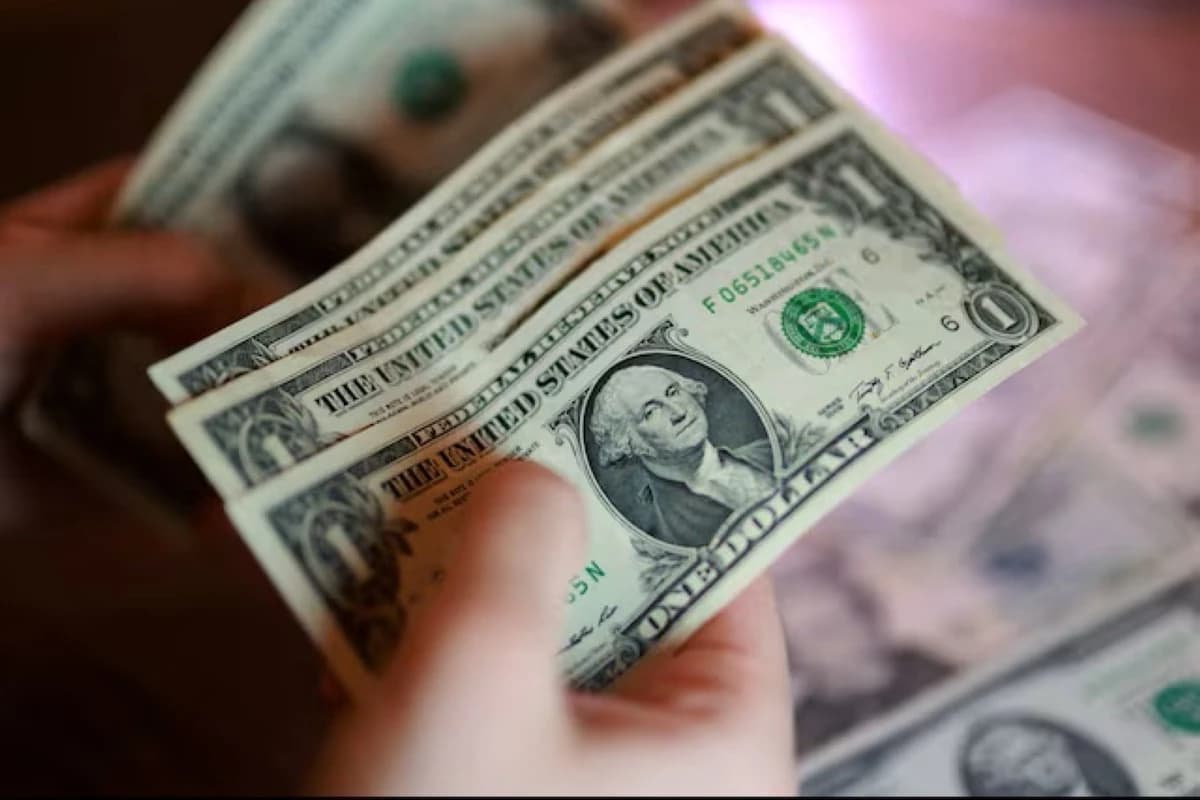 الدولار عند ذروته في أسبوع بفعل الهجمات الأمريكية على إيران
