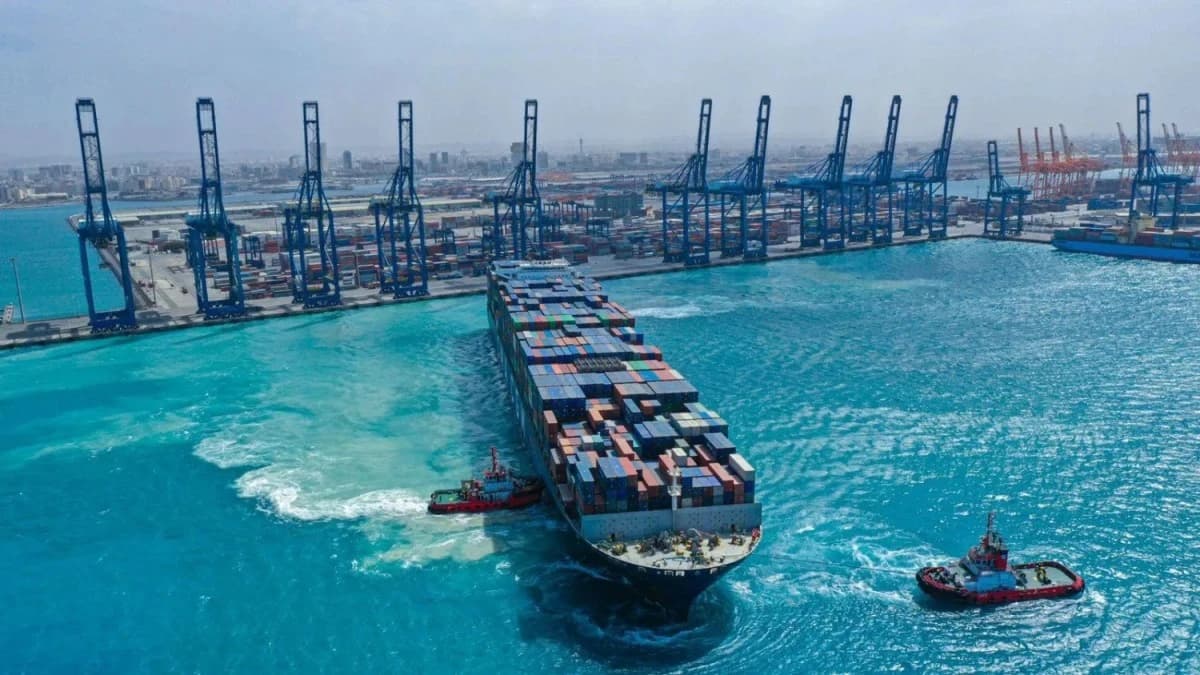 ميناء جدة يرفع مناولة الحاويات 26% خلال يونيو
