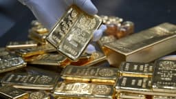 سعر الذهب يواصل التراجع مع تصاعد توترات حرب إيران