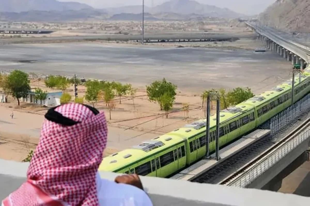 تدشين البرامج البينية للنقل السككي