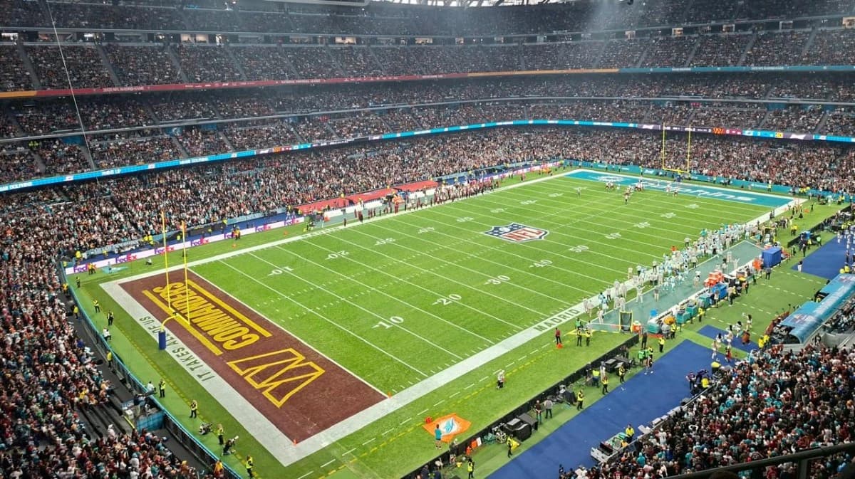 25 مليار دولار قبل موعدها .. كيف بنى NFL أغنى دوري في العالم؟