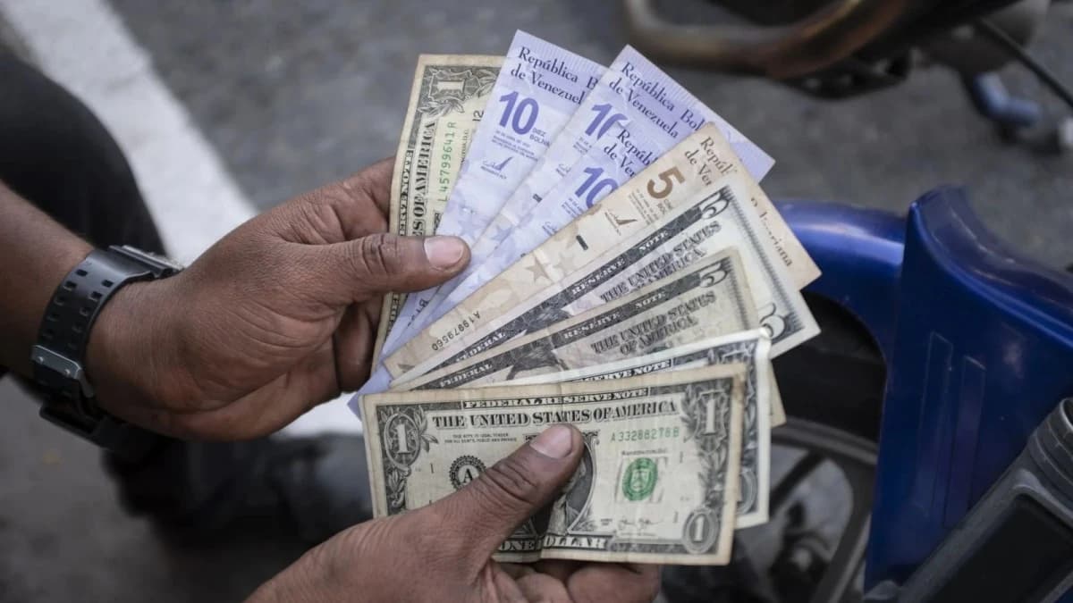 من البوليفار إلى الدولار .. ماذا تكسب فنزويلا وماذا تخسر ؟