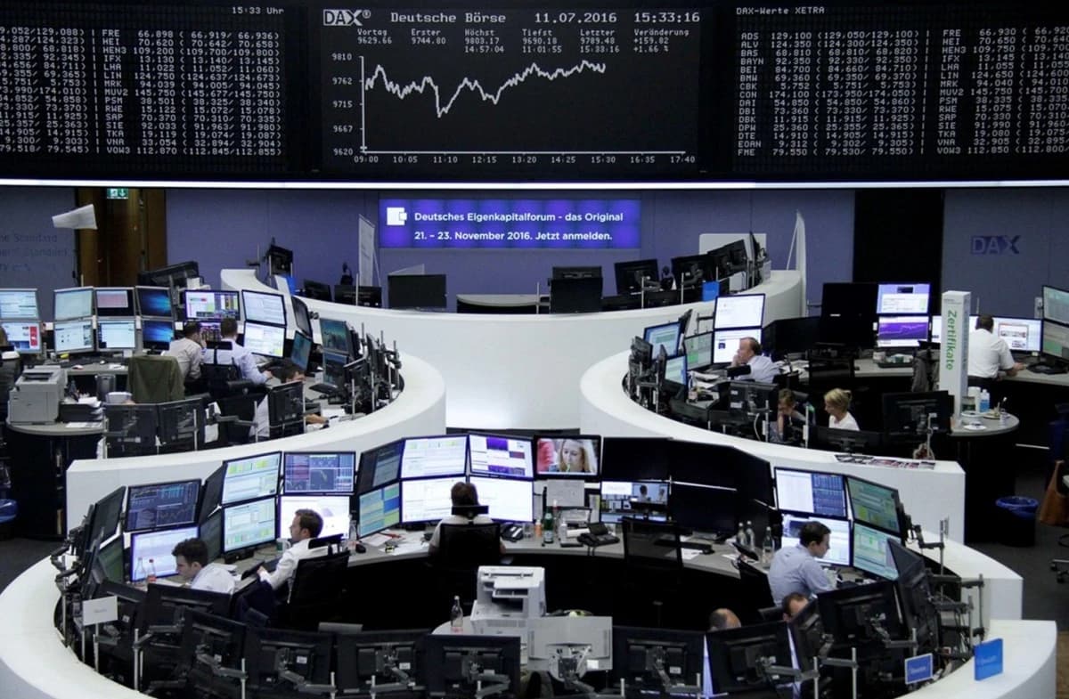 الأسهم الأوروبية تختتم أفضل أسبوع لها منذ يونيو وسط أرباح قوية