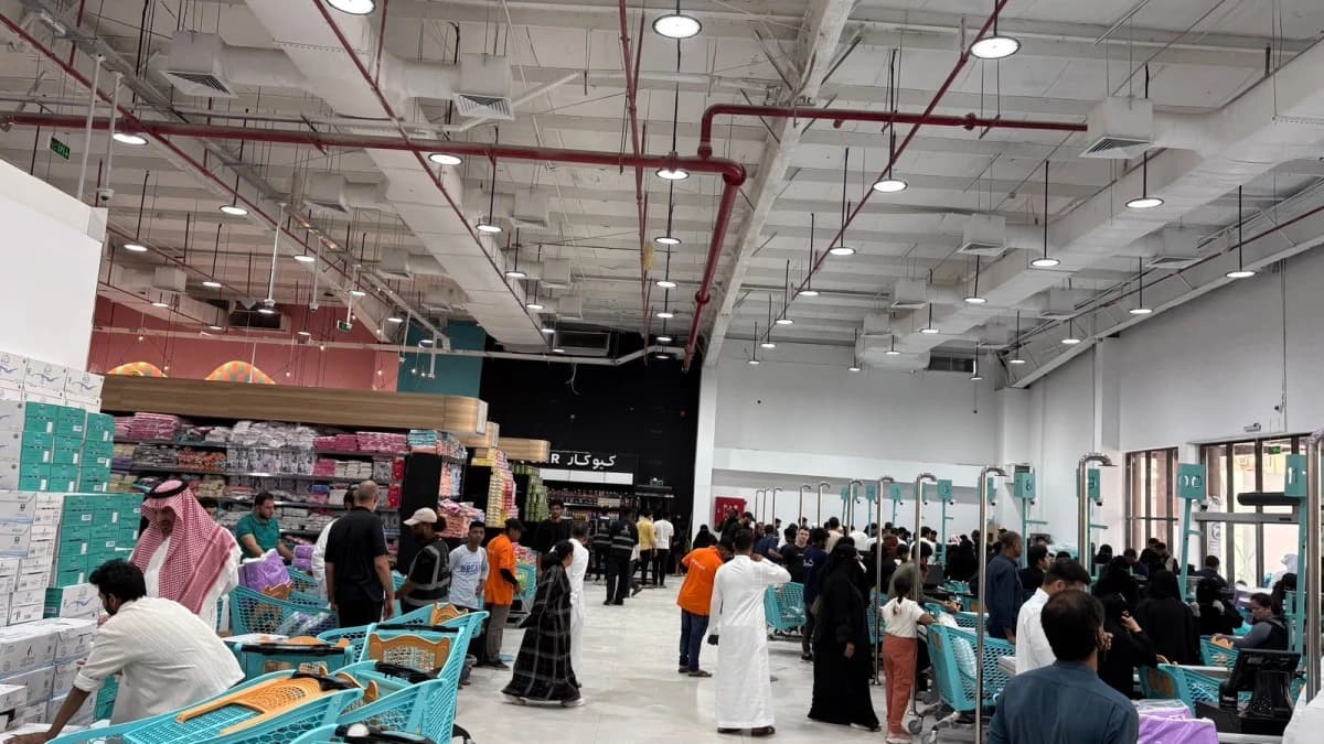 افتتاح "كيو" في الرياض يطلق سباق تخفيضات بين أسواق التجزئة