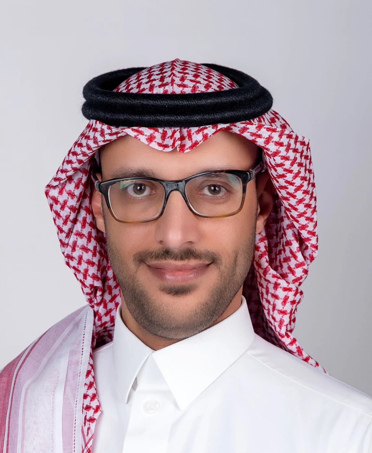 الصحافة المالية عربيا .. كتاب للعقيل وأكاندو يرصد تحديات تغطيات قطاع الأعمال