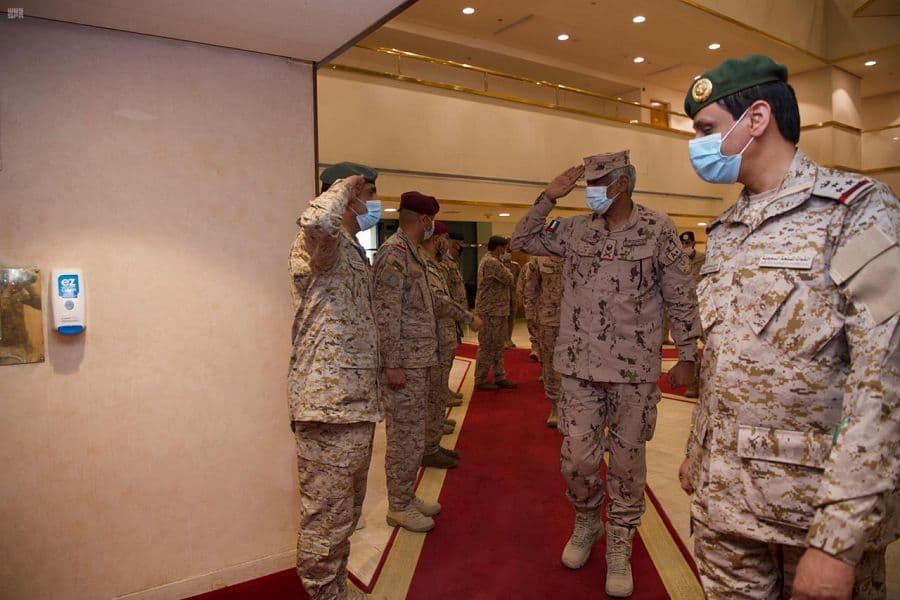  قائد القوات المشتركة المكلف يلتقي قائد القوات البرية الإماراتية