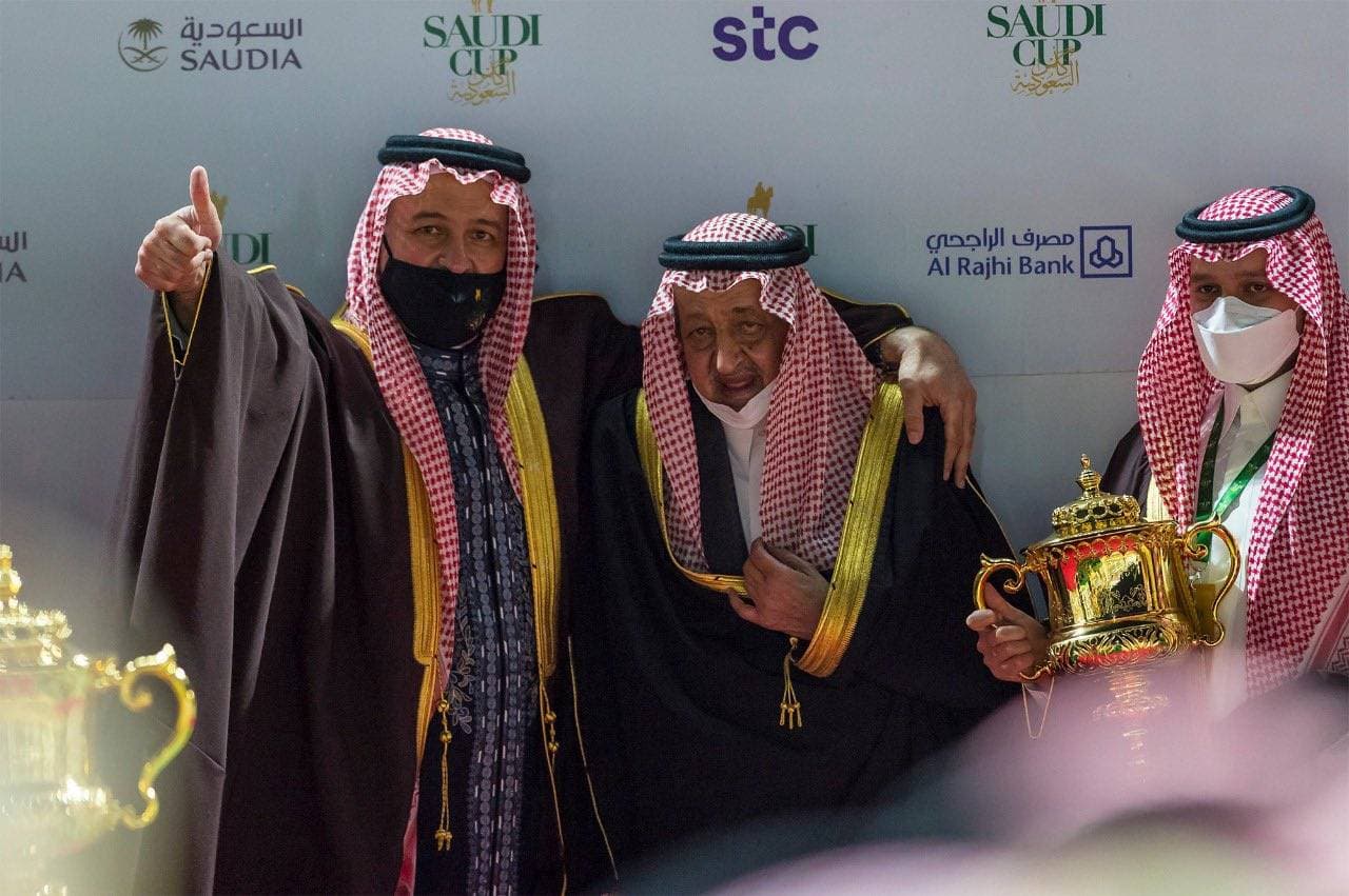 الأمير عبد الرحمن الفيصل والأمير بندر بن خالد بعد التتويج. واس