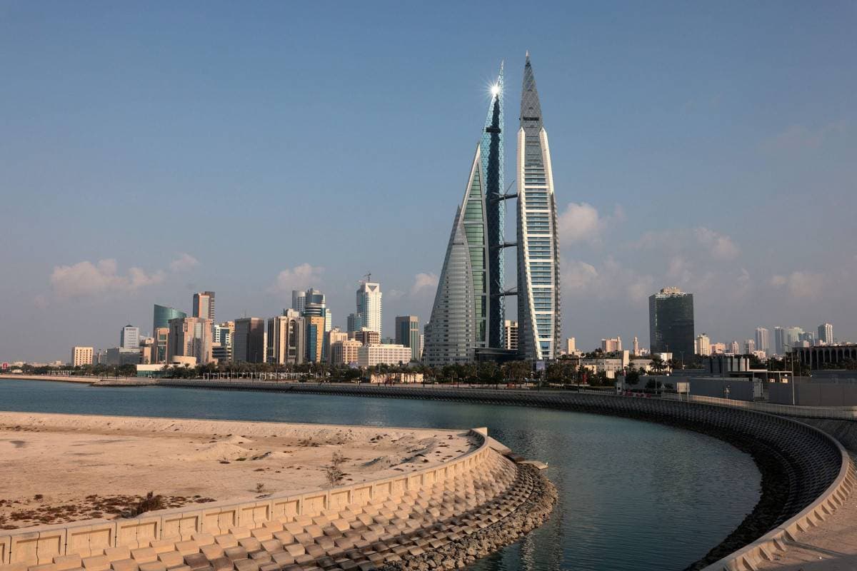 يتوقع نمو اقتصاد البحرين 3.5 في المائة مدعوما بارتفاع أسعار الطاقة.