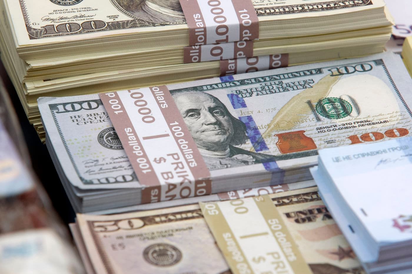 أعلى مستوى للدولار أمام الين في 20 عاما .. و"بيتكوين" تهبط 5.8%