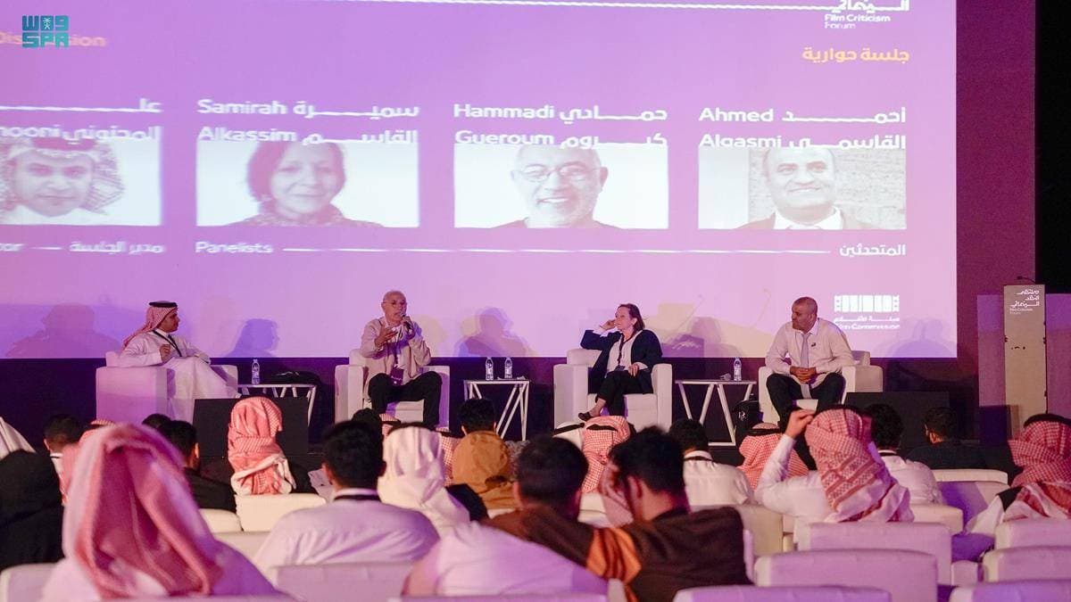 جانب من إحدى الجلسات الحوارية.