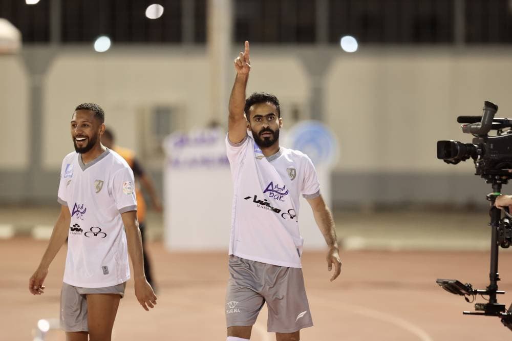 الحرابي محتفلا بهدفه. "دوري روشن"