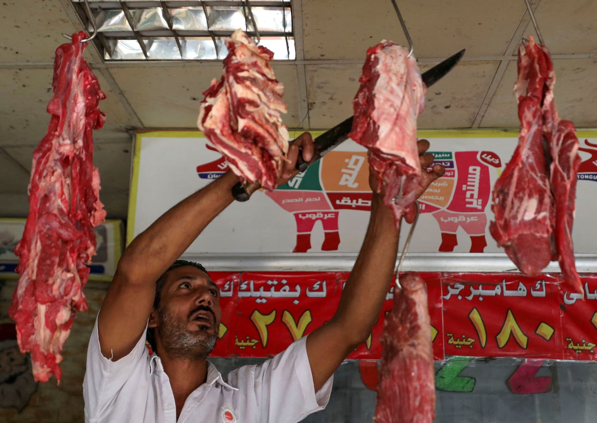 اعتبارا من السبت .. تخفيض أسعار السلع الغذائية في مصر بين 15 و25 %