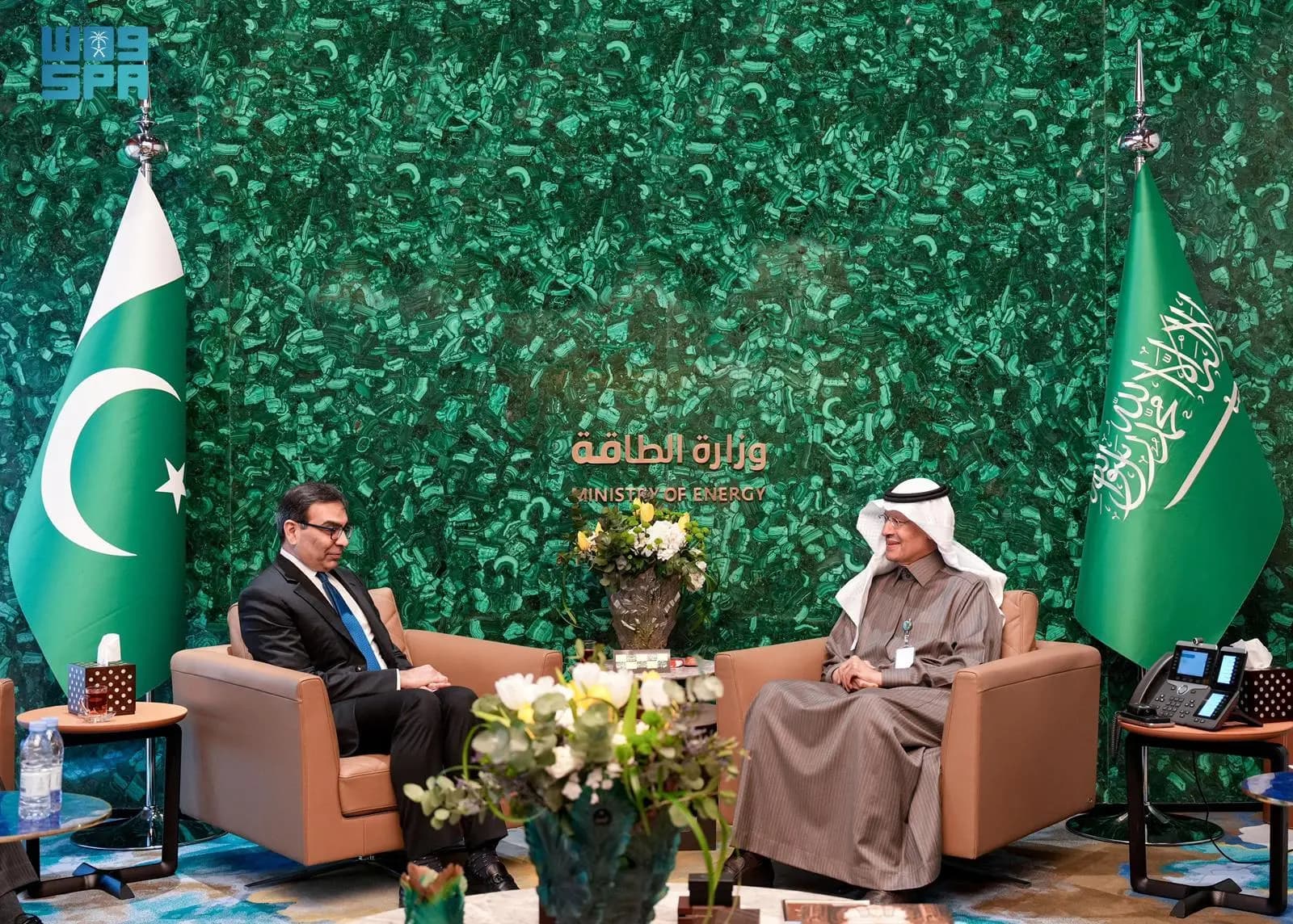 وزير الطاقة يبحث مع نظيره الباكستاني إمدادات البترول والطاقة المتجددة