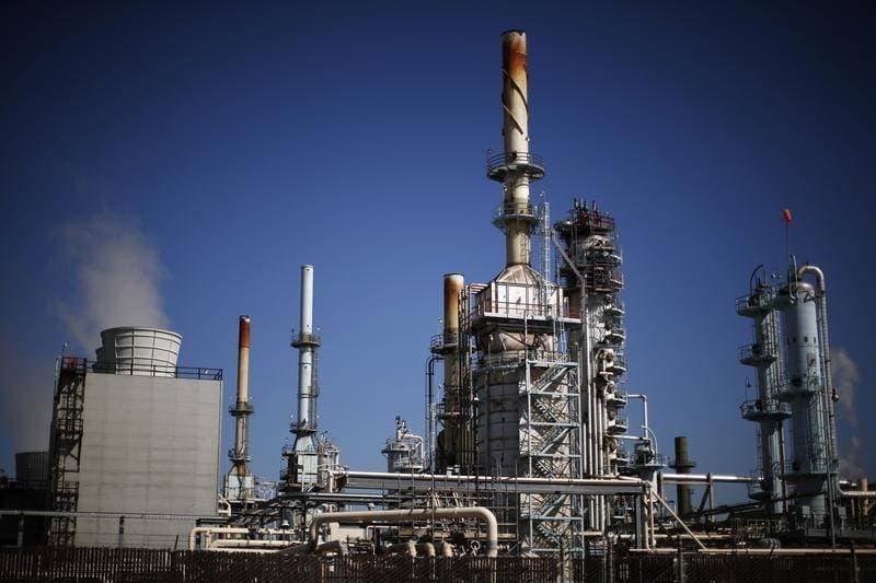 النفط يرتفع بفضل توقعات خفض الفائدة وقرار أوبك+ يحد من المكاسب