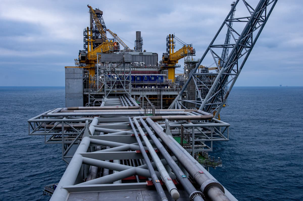 منصة بحرية للتنقيب عن النفط.  "بلومبرغ"