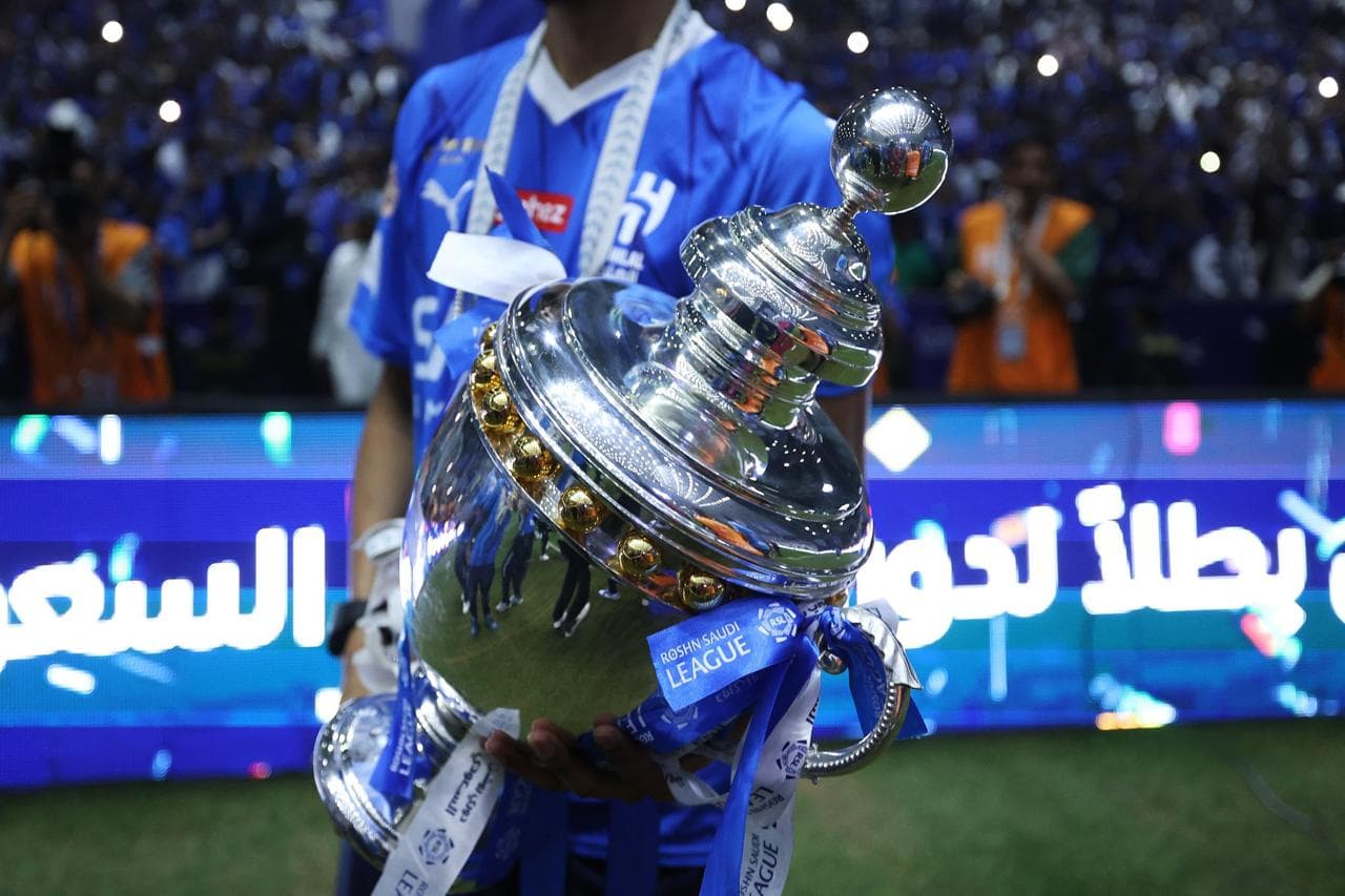 الهلال توج بطلا لدوري روشن للمحترفين الموسم الماضي.