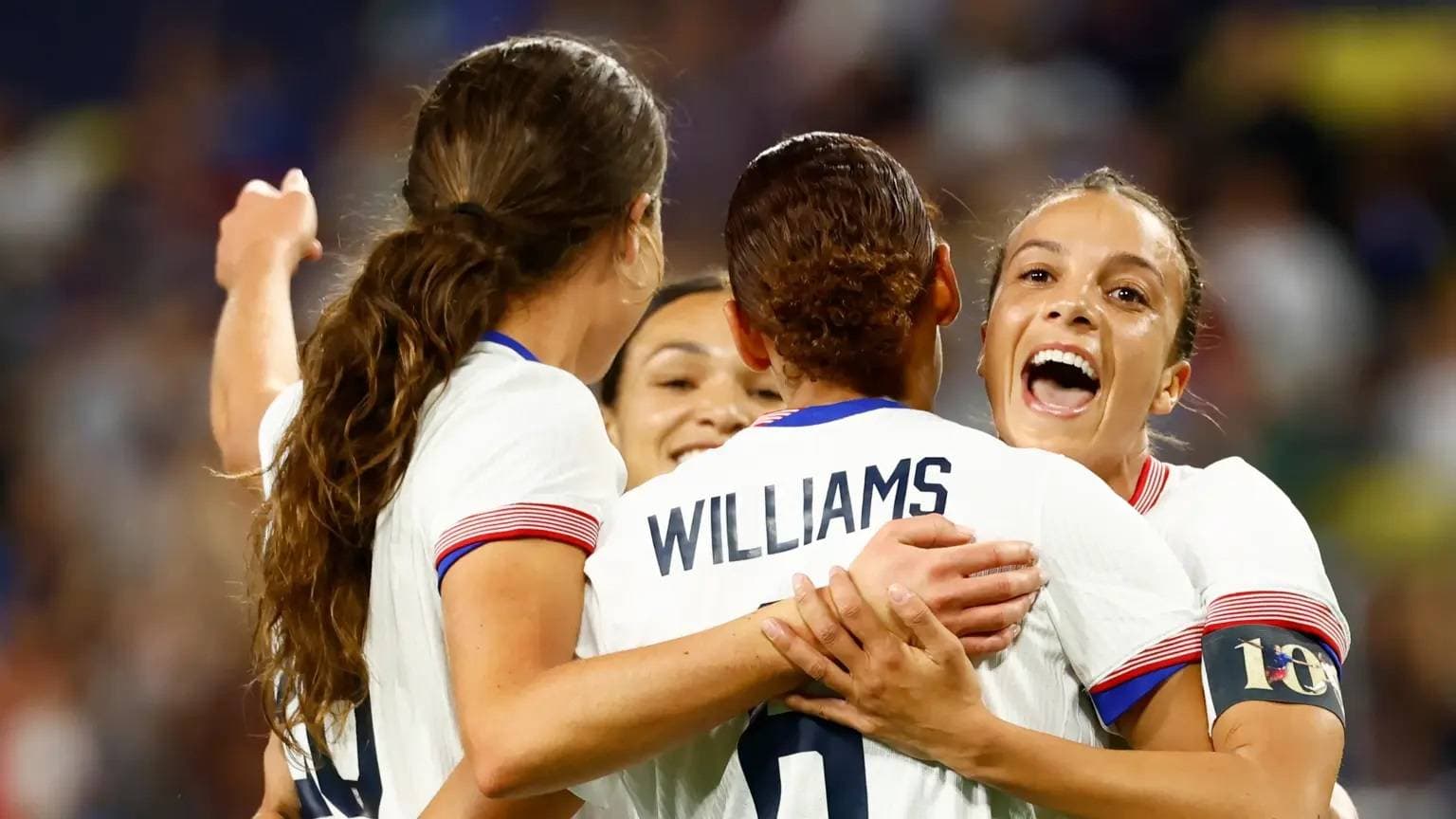 تطوير الملاعب يدفع الإيرادات للنمو .. والرياضة النسائية تجذب الاستثمارات