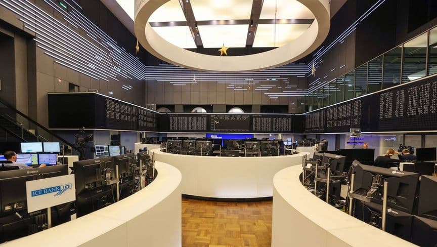 أسهم أوروبا تتجه للتفوق على نظيرتها الأمريكية بفارق قياسي خلال 2025