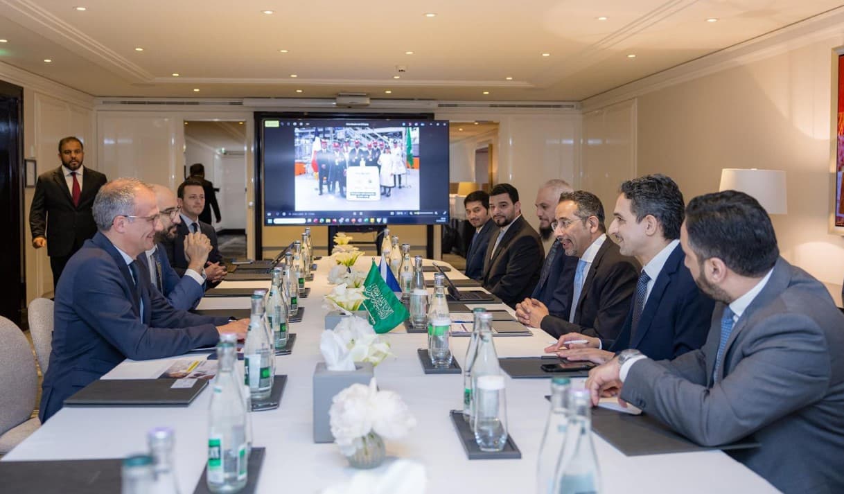 السعودية تبحث مع فرنسا تطوير التعاون في قطاعي الطيران والتعدين