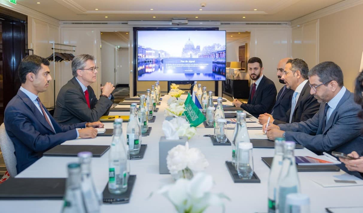 السعودية تبحث مع فرنسا تطوير التعاون في قطاعي الطيران والتعدين