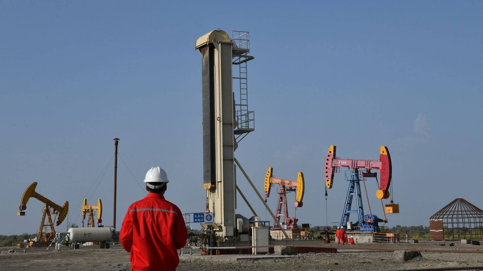 النفط يستقر بعد بيانات تشير إلى قوة الطلب على البنزين في أمريكا