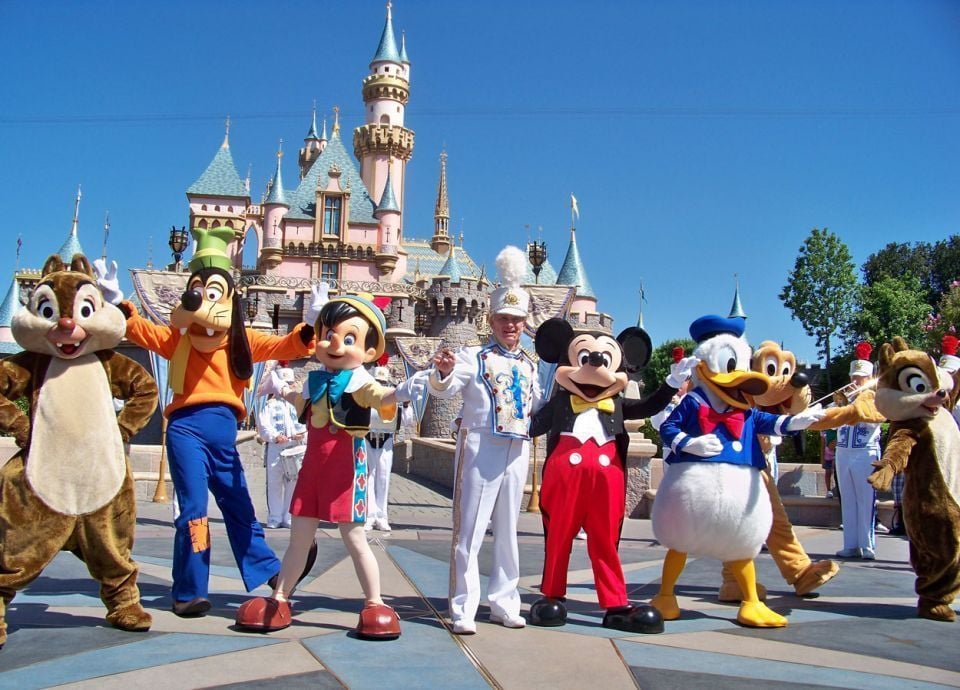 "والت ديزني" تبيع 6 شرائح من السندات اليوم